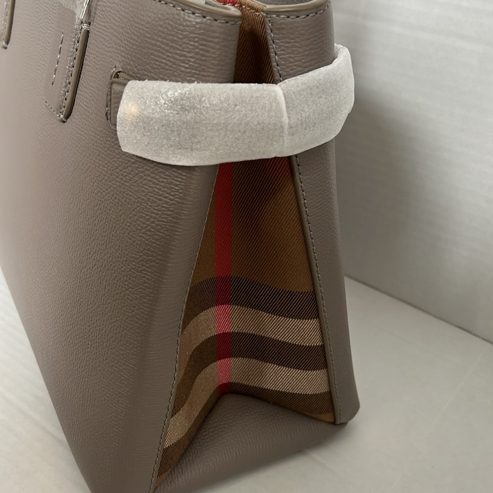 Burberry Medium Banner House Check Leather Tote Bag - Picture 7 of 11